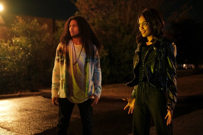 Black Lightning - The Book of Markovia: Chapter One: Blessings and Curses Reborn - Van film - Jahking Guillory, China Anne McClain