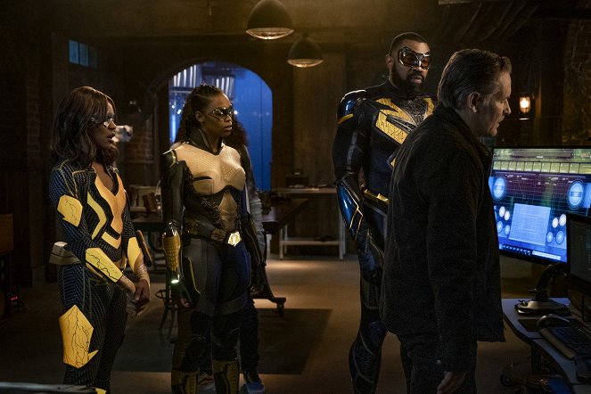 Black Lightning - Season 3 - The Book of Markovia: Chapter Two: Lynn's Addiction - Photos - China Anne McClain, Nafessa Williams, Cress Williams, James Remar