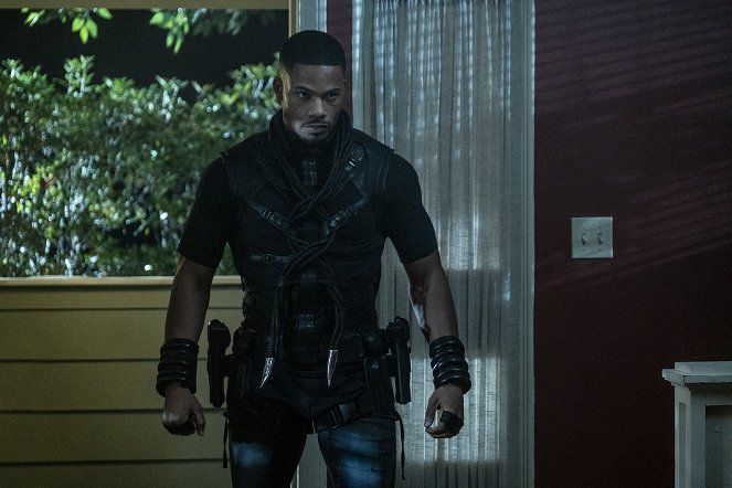 Black Lightning - Le Livre de la Markovie : Chapitre deux : L'addiction de Lynn - Film - Jordan Calloway