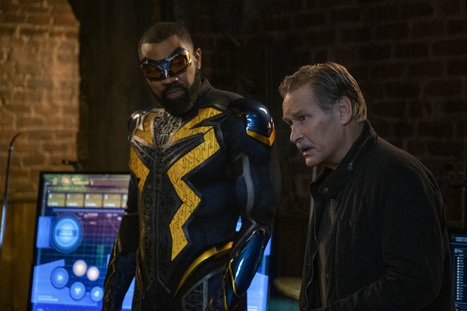 Black Lightning - Season 3 - The Book of Markovia: Chapter Two: Lynn's Addiction - Photos - Cress Williams, James Remar