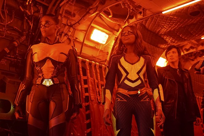 Black Lightning - The Book of Markovia: Chapter Four: Grab the Strap - Photos - Nafessa Williams, China Anne McClain, Chantal Thuy