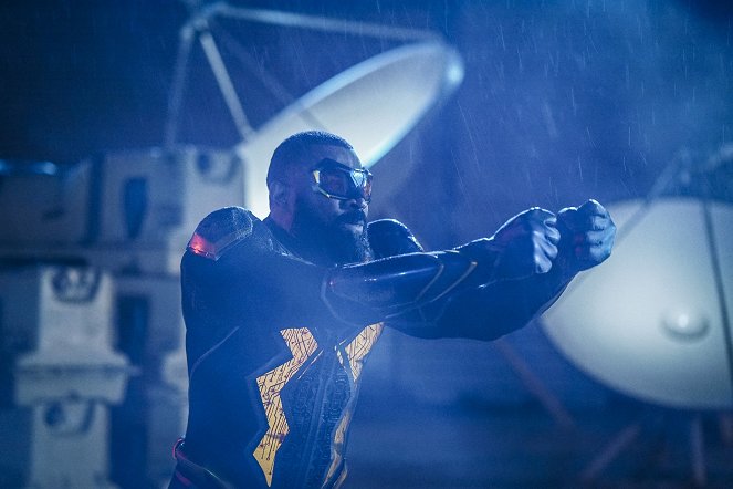 Black Lightning - The Book of Markovia: Chapter Four: Grab the Strap - Van film - Cress Williams
