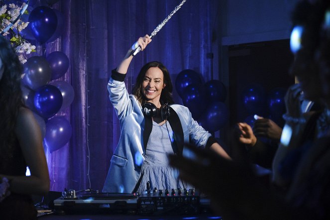 Legends of Tomorrow - Slay Anything - Photos - Courtney Ford