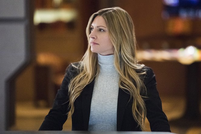 Legends of Tomorrow - Season 5 - A Head of Her Time - Photos - Jes Macallan