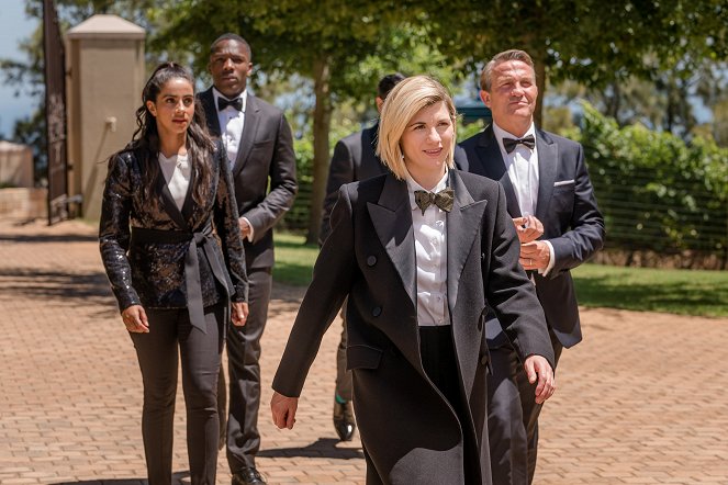 Doctor Who - Spyfall, Part 1 - Photos - Mandip Gill, Tosin Cole, Jodie Whittaker, Bradley Walsh