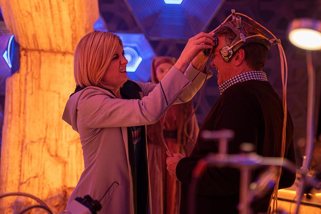 Doctor Who - Die Götter der Finsternis - Filmfotos - Jodie Whittaker, Bradley Walsh