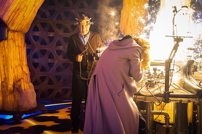 Doctor Who - Die Götter der Finsternis - Filmfotos - Bradley Walsh