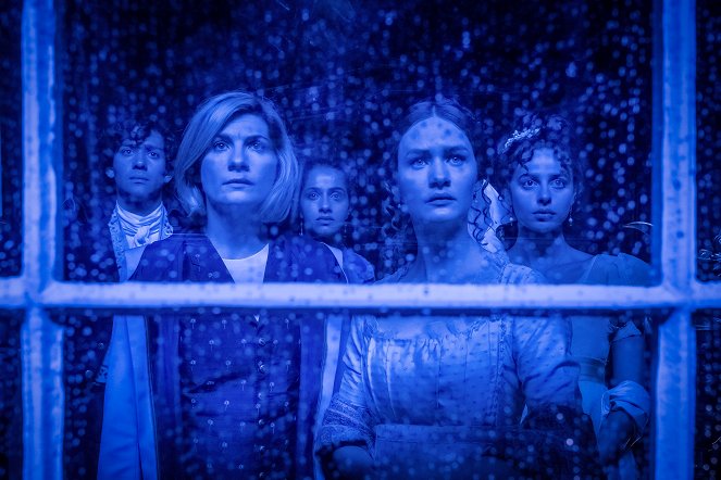 Doctor Who - Apparitions à la villa Diodati - Film - Maxim Baldry, Jodie Whittaker, Mandip Gill, Lili Miller, Nadia Parkes