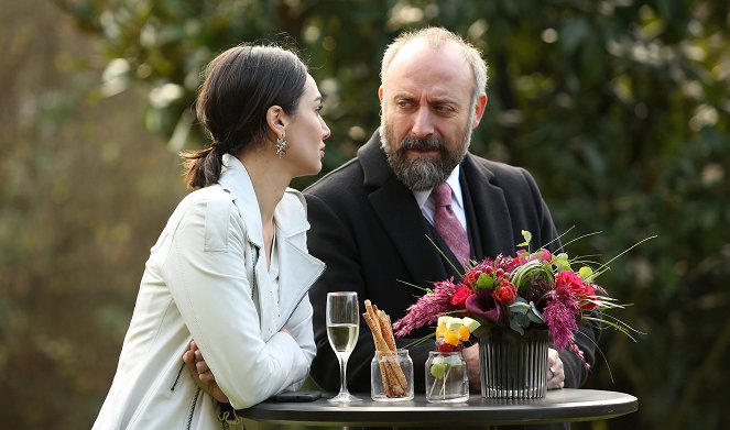 Babil - Season 1 - Kuvat elokuvasta - Birce Akalay, Halit Ergenç