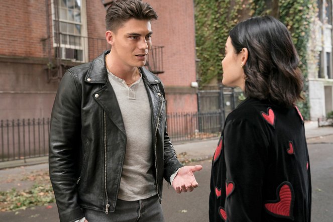 Katy Keene - Chapter Three: What Becomes of the Broken Hearted - Van film - Zane Holtz, Lucy Hale