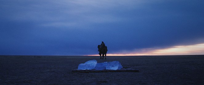 La Femme des steppes, le flic et l'oeuf - Film