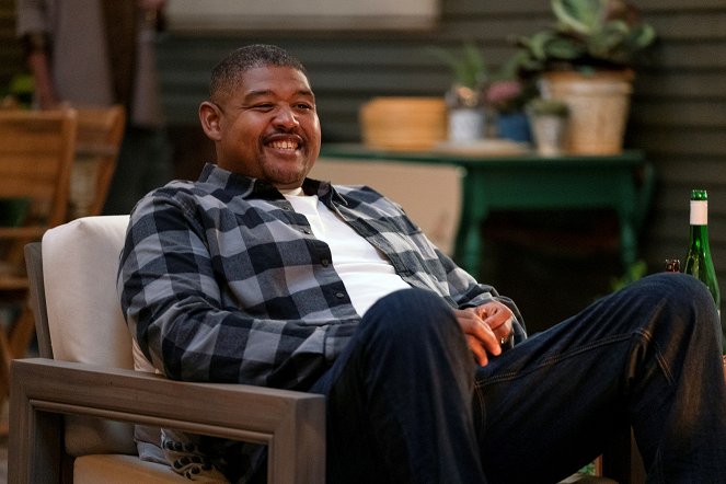 The Unicorn - Season 1 - The Unicorn and the Catfish - Photos - Omar Benson Miller