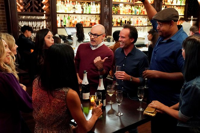 The Unicorn - Season 1 - Three Men Out - Photos - Rob Corddry, Walton Goggins, Omar Benson Miller