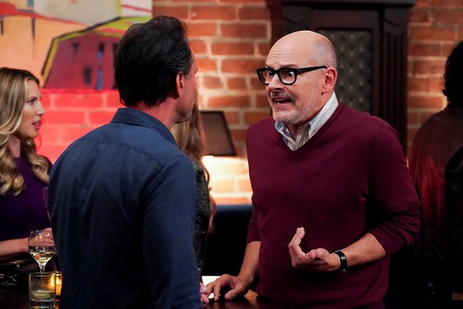 The Unicorn - Season 1 - Three Men Out - Photos - Rob Corddry