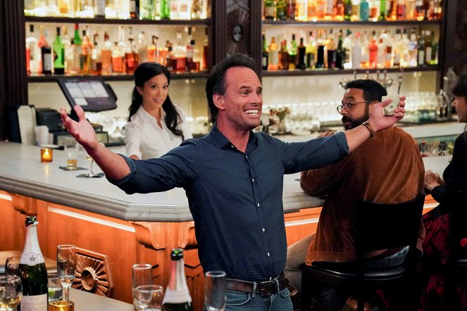 The Unicorn - Season 1 - Three Men Out - Photos - Walton Goggins