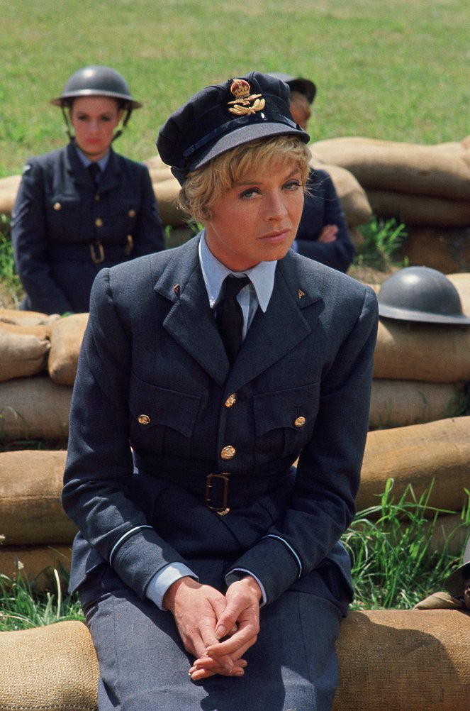 Luftschlacht um England - Filmfotos - Susannah York