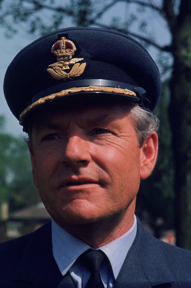Battle of Britain - Photos - Kenneth More