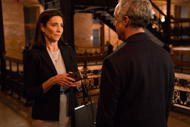 Bosch - Devil in the House - Photos - Mimi Rogers