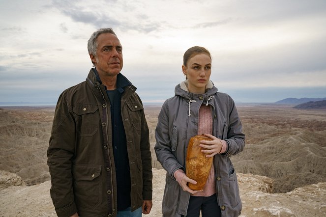 Bosch - Book of the Unclaimed Dead - Photos - Titus Welliver, Madison Lintz