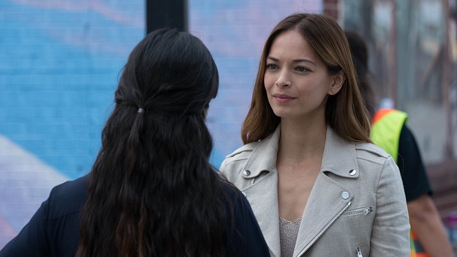 Burden of Truth - The Right Road - Van film - Kristin Kreuk