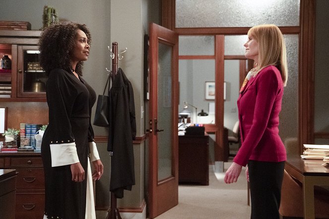 All Rise - Prelude to a Fish - Van film - Simone Missick, Marg Helgenberger