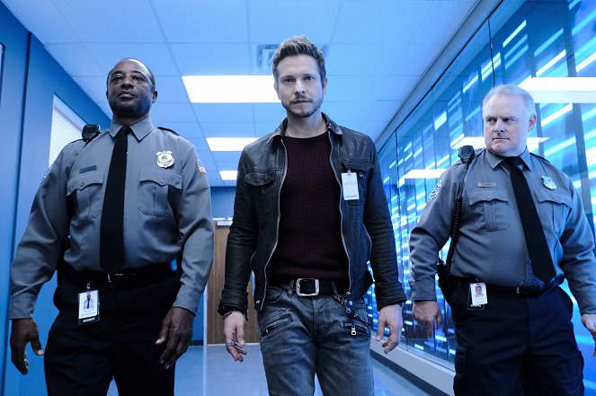 The Resident - How Conrad Gets His Groove Back - Photos - Matt Czuchry