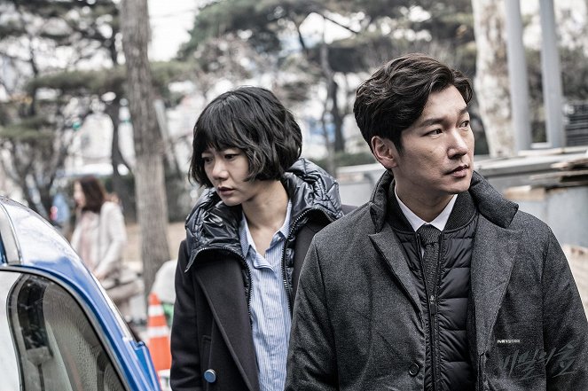 Stranger - Season 1 - Lobby karty - Doo-na Bae, Seung-woo Jo