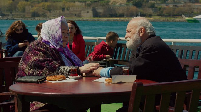 Az érzelmek tengerén - Episode 25 - Filmfotók - Güzin Usta