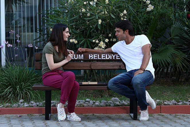 Bodrum Masalı - Episode 8 - Z filmu - Tülin Yazkan, Hilmi Cem İntepe