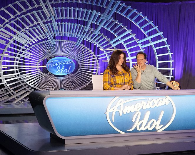 American Housewife - Season 3 - American Idol - Filmfotos - Katy Mixon, Diedrich Bader