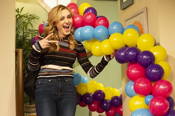 American Housewife - American Idol - Photos - Meg Donnelly