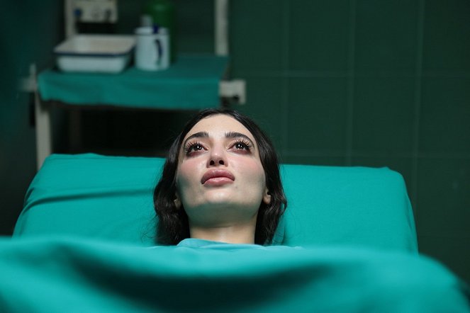 Bir Zamanlar Çukurova - Episode 16 - Kuvat elokuvasta - Melike İpek Yalova