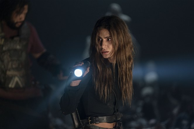 Živí mrtví - V sevření - Z filmu - Nadia Hilker