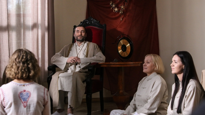 Ojciec Mateusz - Season 22 - Guru - De la película - Cezary Studniak, Teresa Stępień-Nowicka, Agnieszka Brzezińska