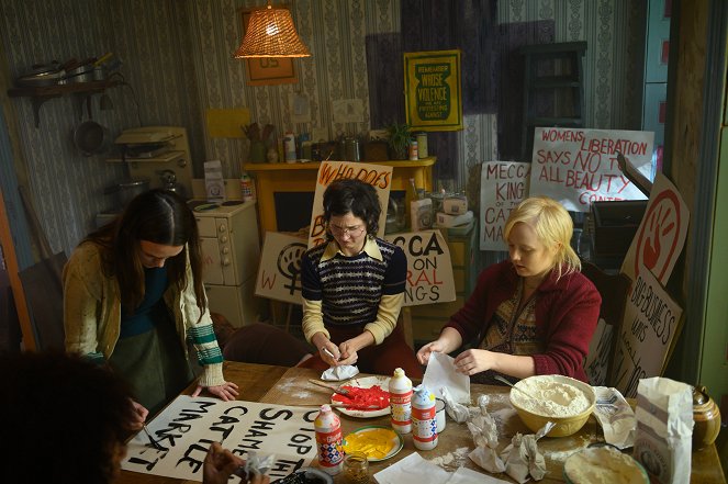 Die Misswahl – Der Beginn einer Revolution - Filmfotos - Keira Knightley, Ruby Bentall, Alexa Davies