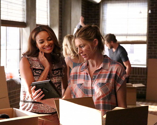 Mistresses - The Show Must Go On - Photos - Rochelle Aytes, Jes Macallan