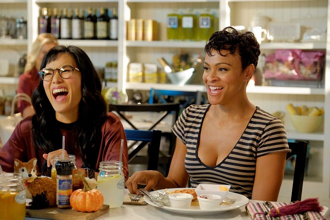 American Housewife - Westport Zombies - Photos - Ali Wong, Carly Hughes