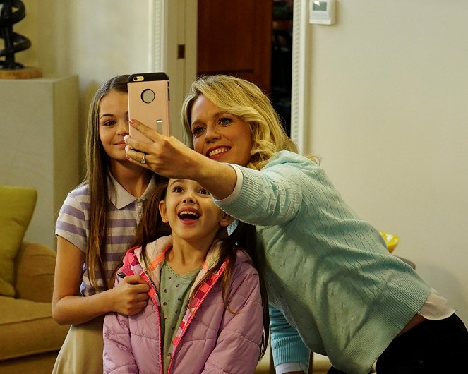 American Housewife - The Playdate - Photos - Julia Butters, Jessica St. Clair
