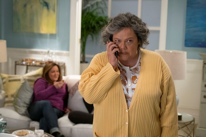 American Housewife - The Snowstorm - De la película - Lidia Porto