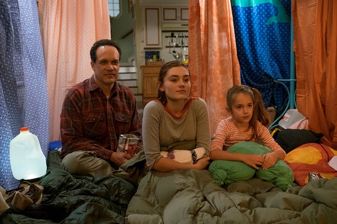 American Housewife - The Snowstorm - Photos - Diedrich Bader, Meg Donnelly, Julia Butters
