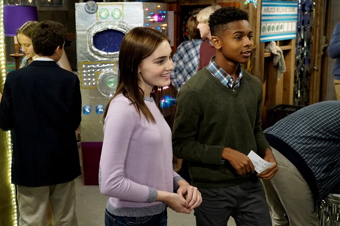 American Housewife - Surprise - Photos - Meg Donnelly, Amarr M. Wooten