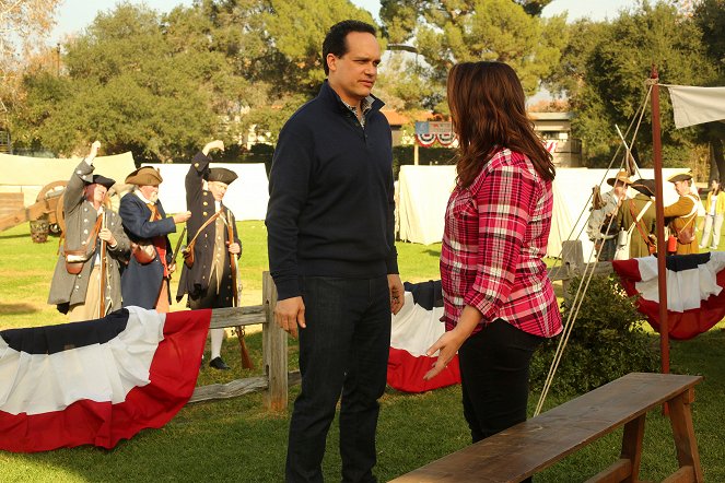 American Housewife - The Man Date - Photos - Diedrich Bader