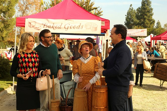 American Housewife - The Man Date - Photos - Jessica St. Clair, Timothy Omundson, Diedrich Bader