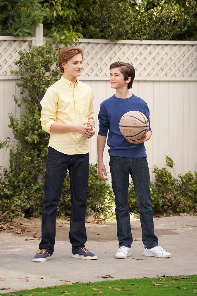 American Housewife - The Walk - De la película - Logan Pepper, Daniel DiMaggio