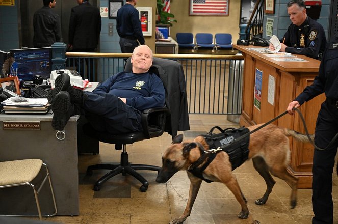 Brooklyn Nine-Nine - Season 7 - The Jimmy Jab Games II - Photos - Dirk Blocker