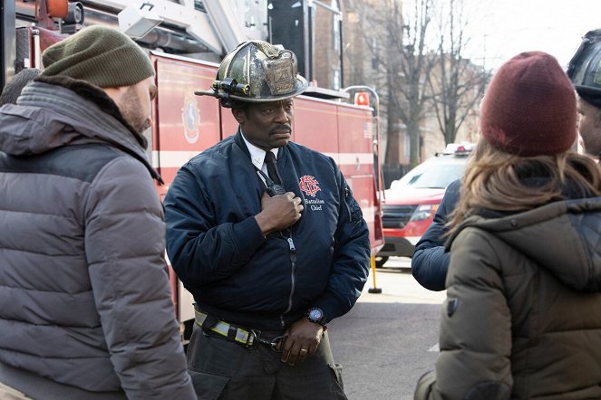 Chicago Fire - Off the Grid - Photos - Eamonn Walker