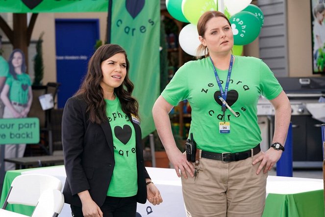 Superstore: Uma Loja de Inconveniências - Zephra se importa - Do filme - America Ferrera, Lauren Ash