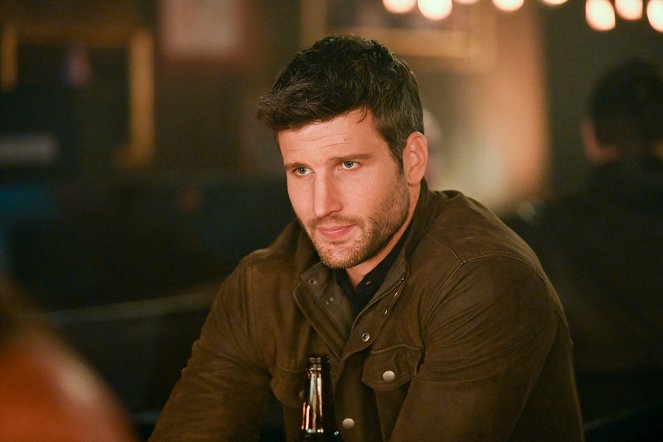A Million Little Things - Change of Plans - Van film - Parker Young