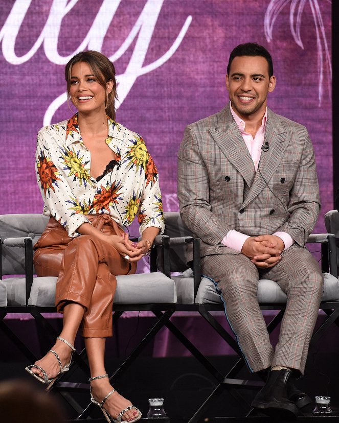 The Baker and the Beauty - Rendezvények - The cast and producers of ABC’s “The Baker and the Beauty” address the press on Wednesday, January 8, as part of the ABC Winter TCA 2020, at The Langham Huntington Hotel in Pasadena, CA - Nathalie Kelley, Victor Rasuk
