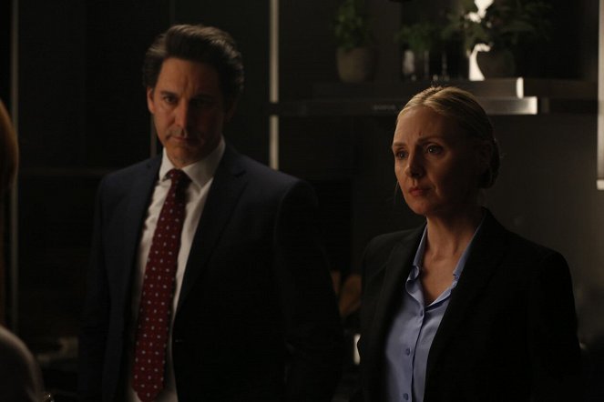 Allegiance - Those Who Help Themselves - Film - Hope Davis